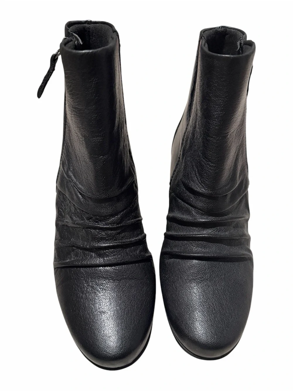 Clarks Emily Willow Ankle Boot Soft Leather Round Toe Zipper ClosureComfortable